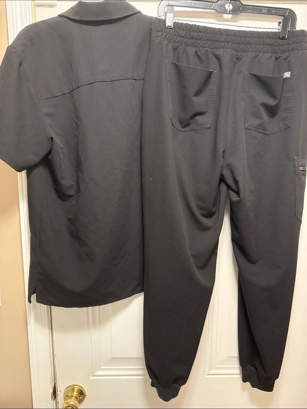 FIGS Black Men's Joggers with grey Drawstring size Large